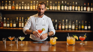 découvrez comment maîtriser l'art des cocktails au rhum comme un véritable barman des îles grâce à nos conseils et recettes incontournables.