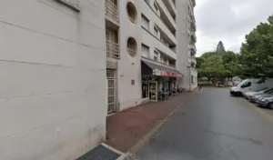 Le Petit Mondain. à Eaubonne